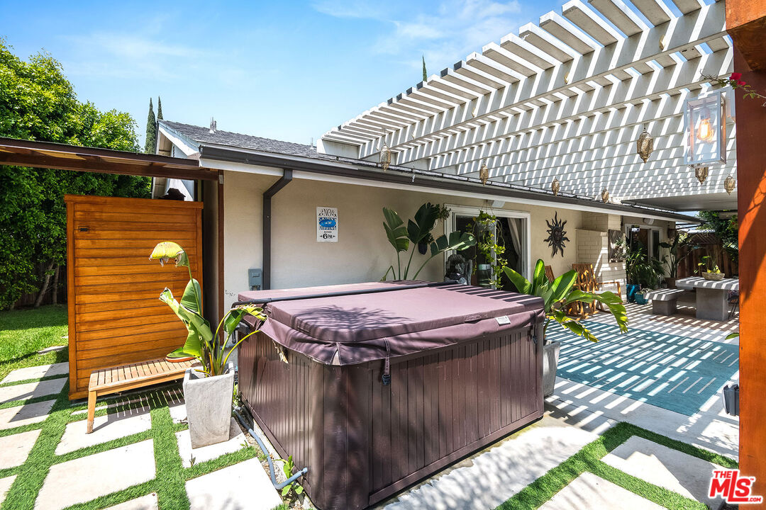 18924 Cantara Street Reseda, CA 91335 - Photo 30 of 31 a patio with table and chairs