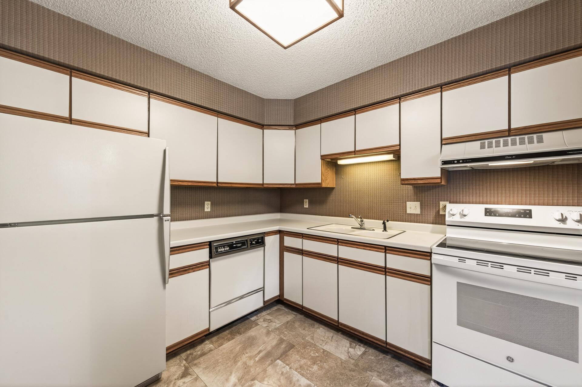 2576 Moundsview Drive, Unit 7 Mounds View, MN 55112 - Photo 13 of 29
