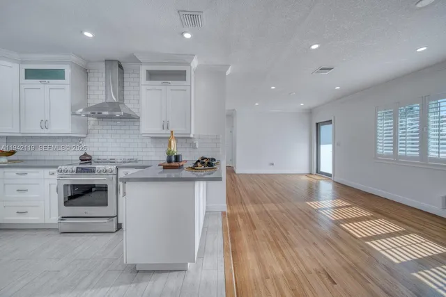 $4,700 | 9315 Southwest 44th Street, Unit 9315, Miami, FL 33165