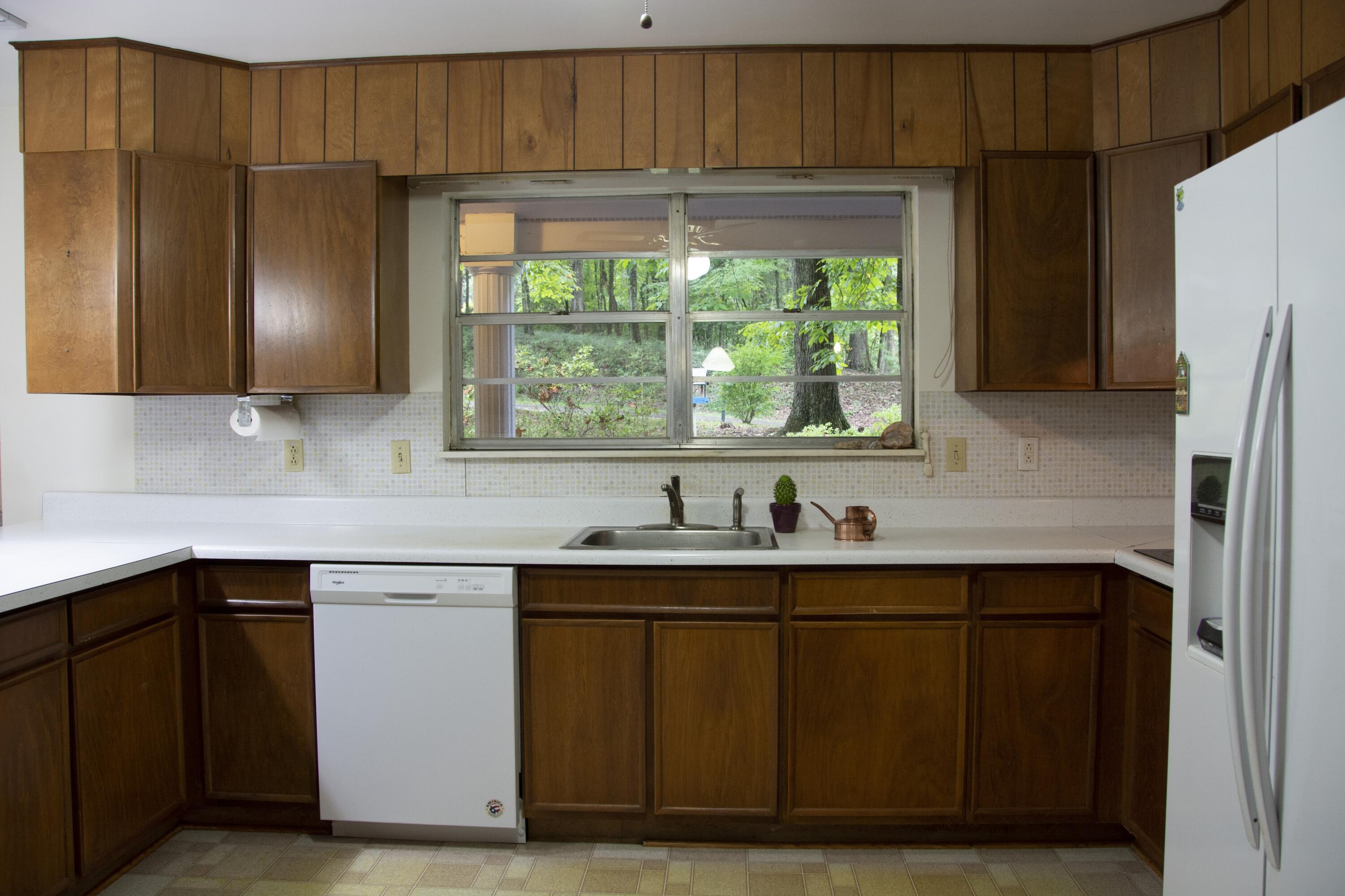 102 Wilderness Lane Oak Ridge, TN 37830 - Photo 12 of 37 102 Wilderness Kitchen 4