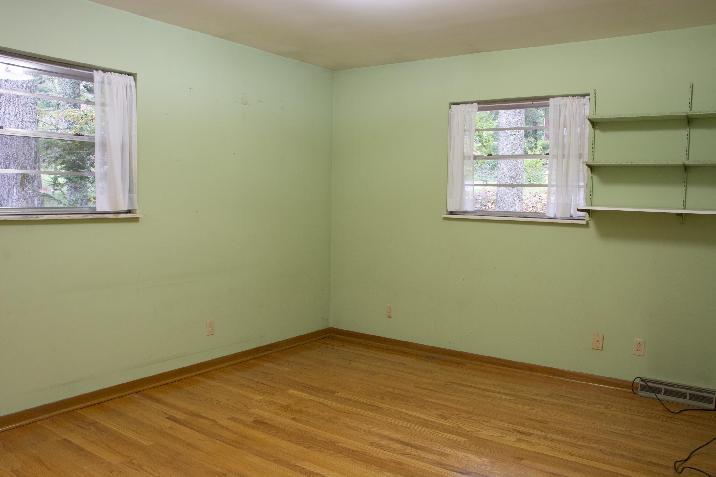 102 Wilderness Lane Oak Ridge, TN 37830 - Photo 23 of 37 Bedroom 3