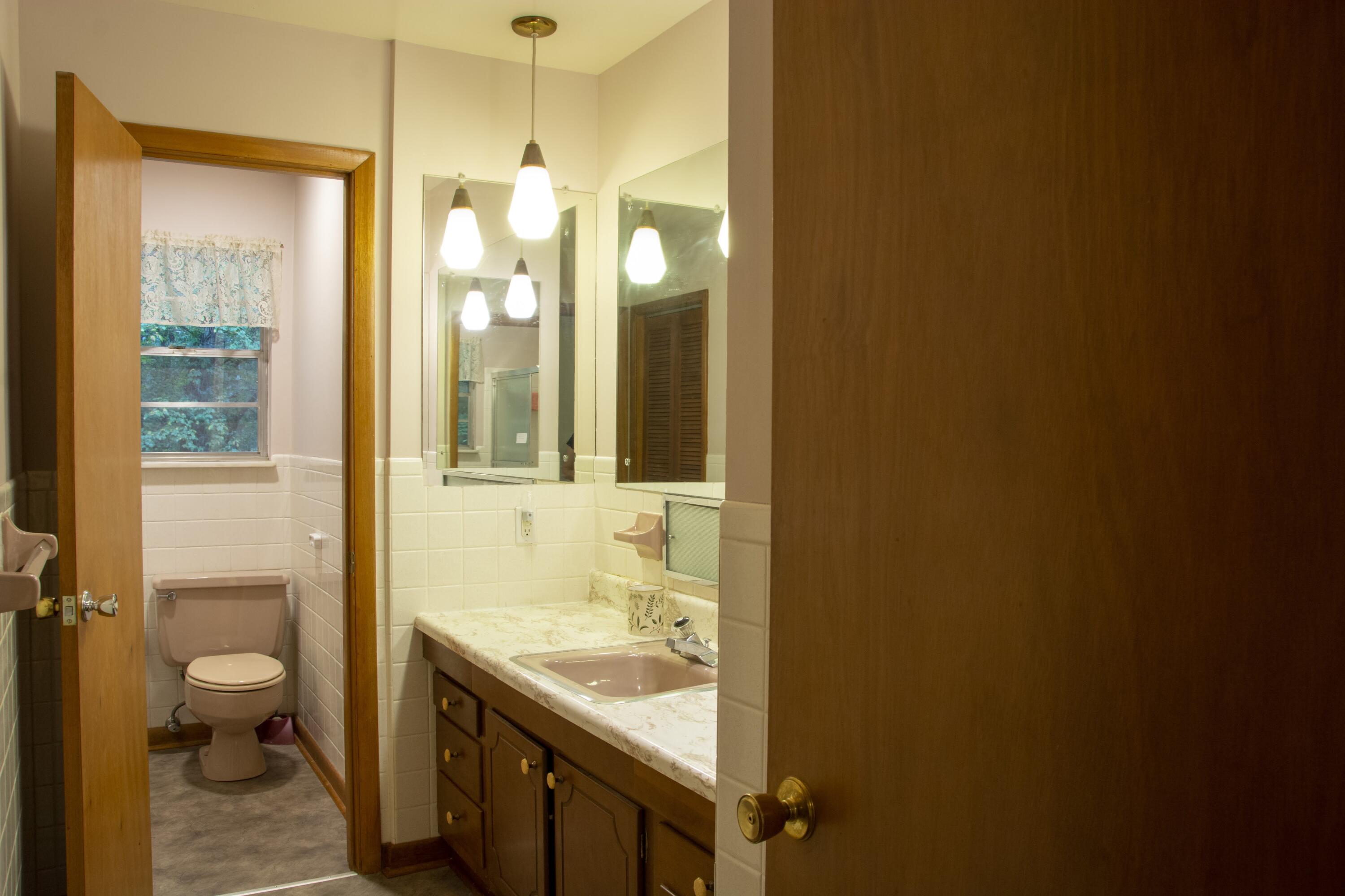 102 Wilderness Lane Oak Ridge, TN 37830 - Photo 24 of 37 Main Floor Full Bathroom