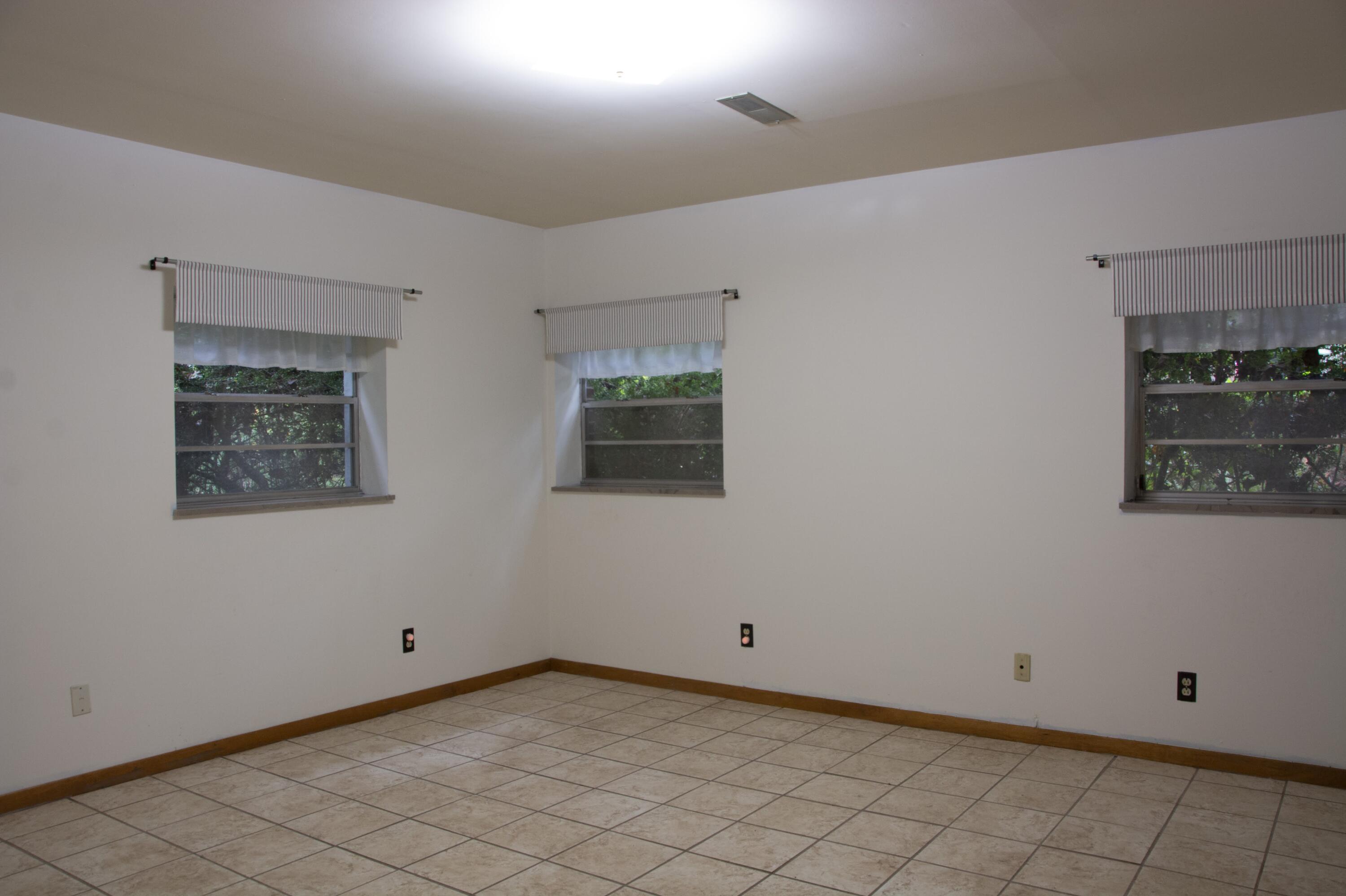 102 Wilderness Lane Oak Ridge, TN 37830 - Photo 28 of 37 Basement bedroom 4