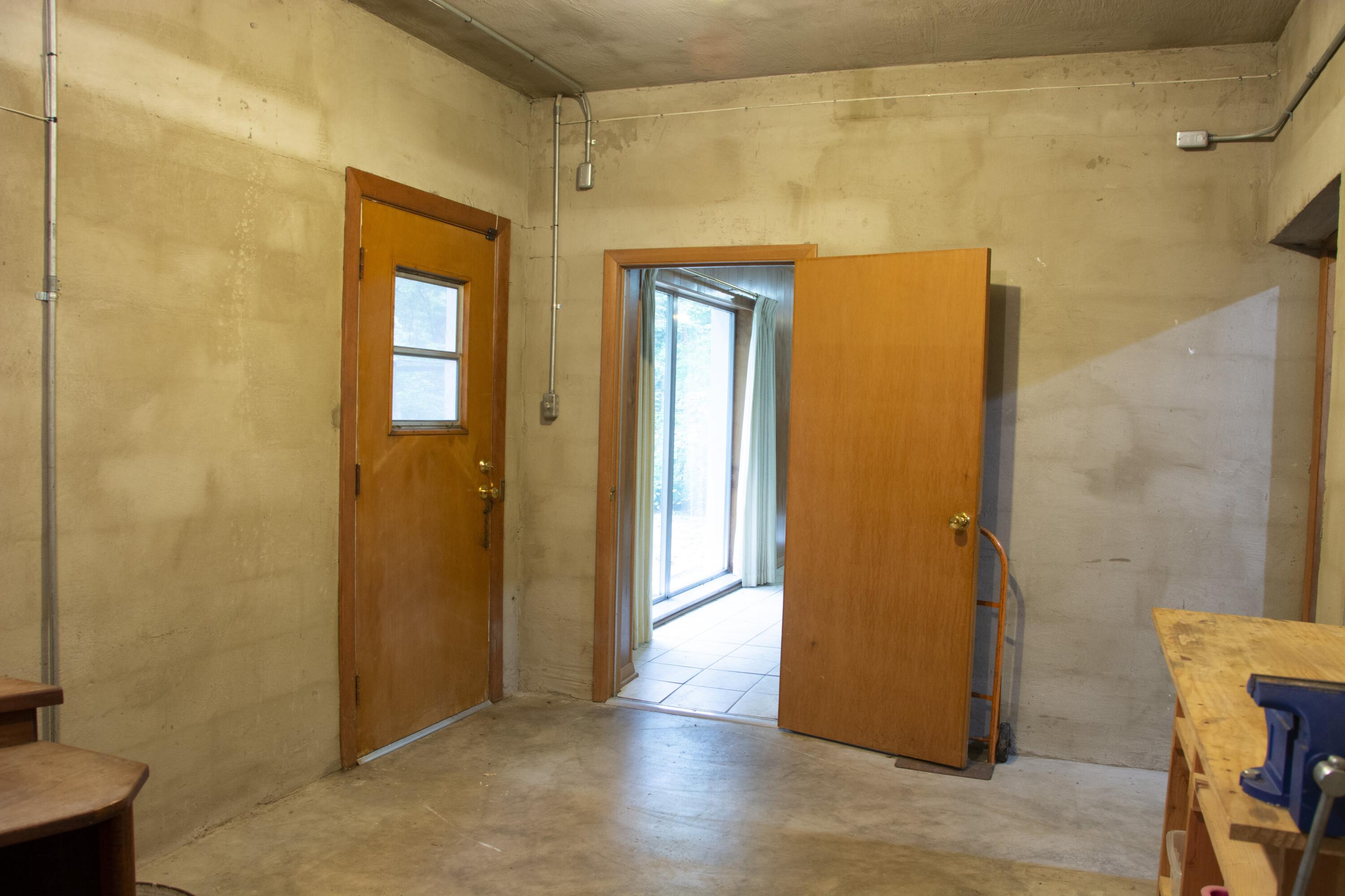102 Wilderness Lane Oak Ridge, TN 37830 - Photo 34 of 37 Basement workshop1