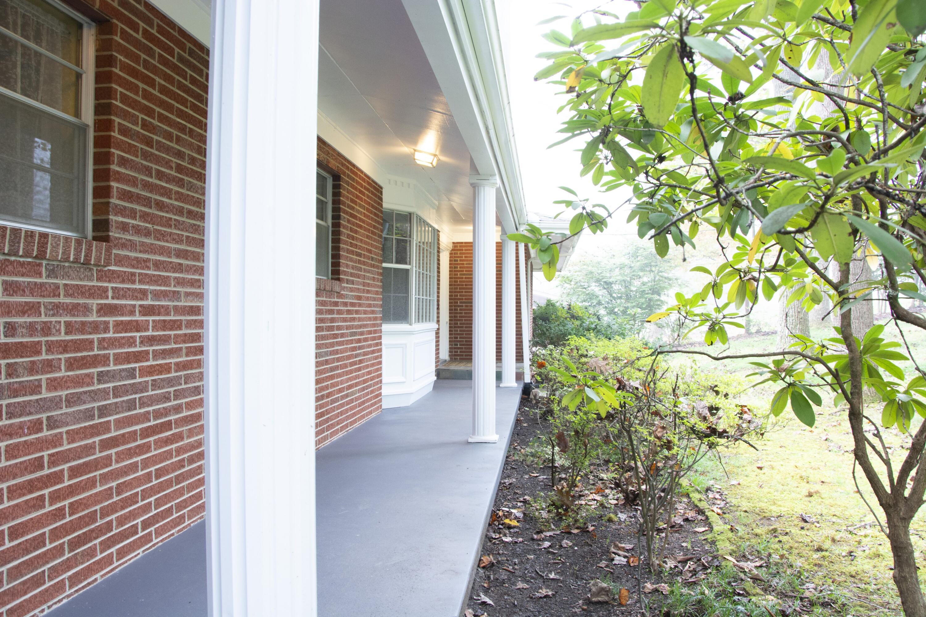102 Wilderness Lane Oak Ridge, TN 37830 - Photo 5 of 37 Covered Front Walk-Way