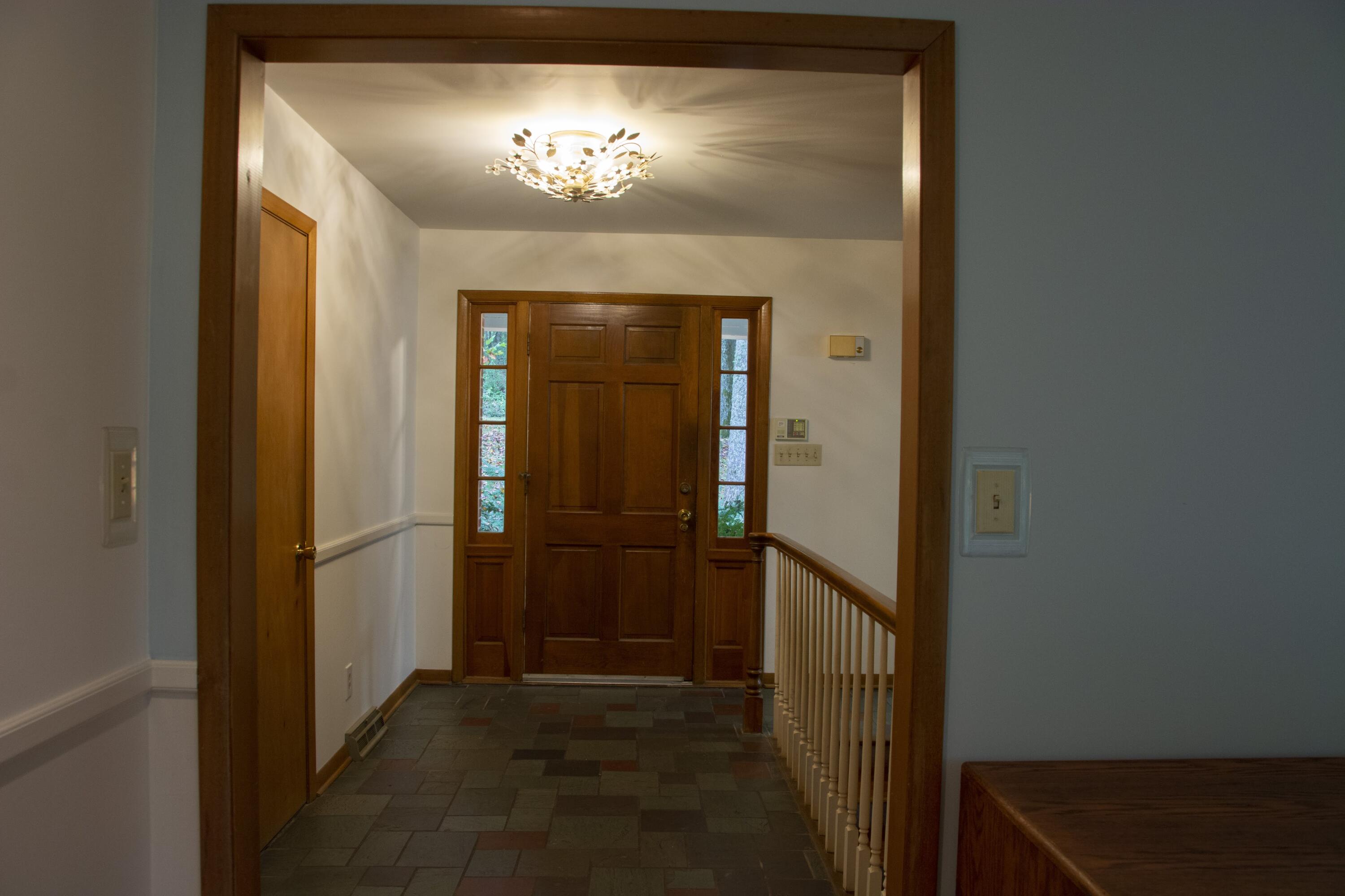 102 Wilderness Lane Oak Ridge, TN 37830 - Photo 9 of 37 Entry