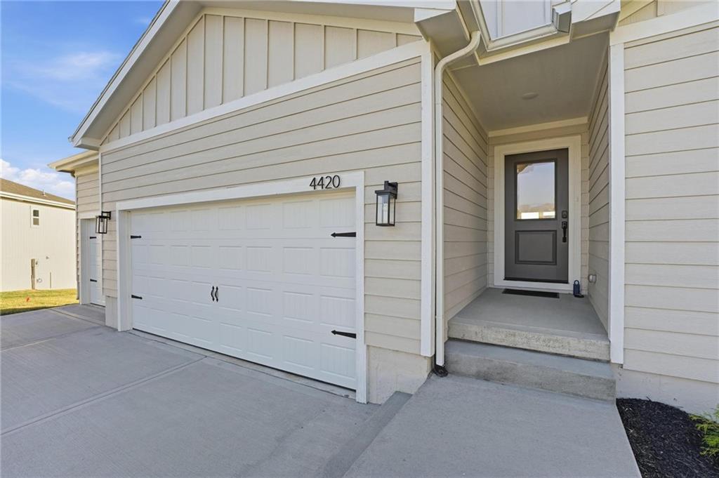 4420 Southwest Grindstone Circle Lee's Summit, MO 64082 - Photo 2 of 38