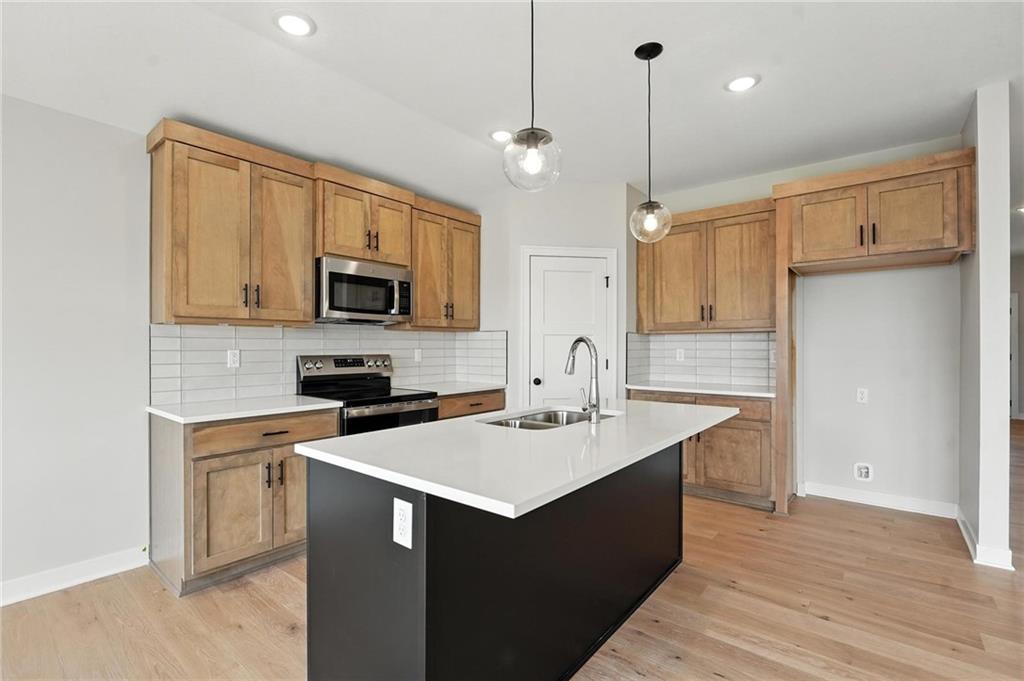 4420 Southwest Grindstone Circle Lee's Summit, MO 64082 - Photo 5 of 38