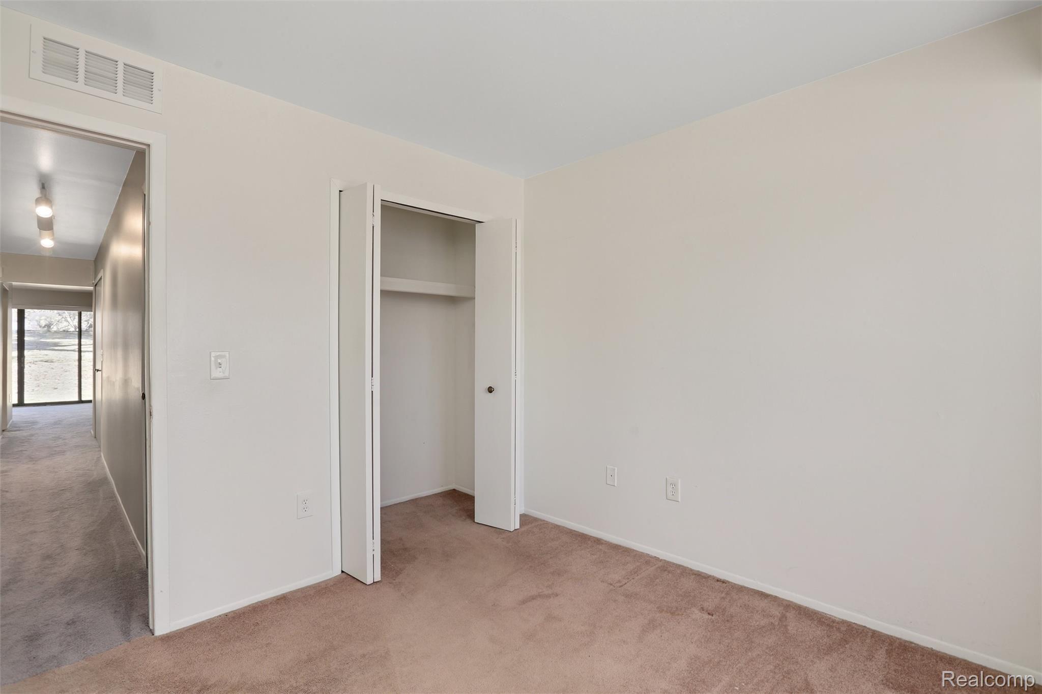 27374 Evergreen Road, Unit 4 Southfield, MI 48076 - Photo 16 of 26 27374 Evergreen Rd, Lathrup Village, MI 48076 2nd Bedroom