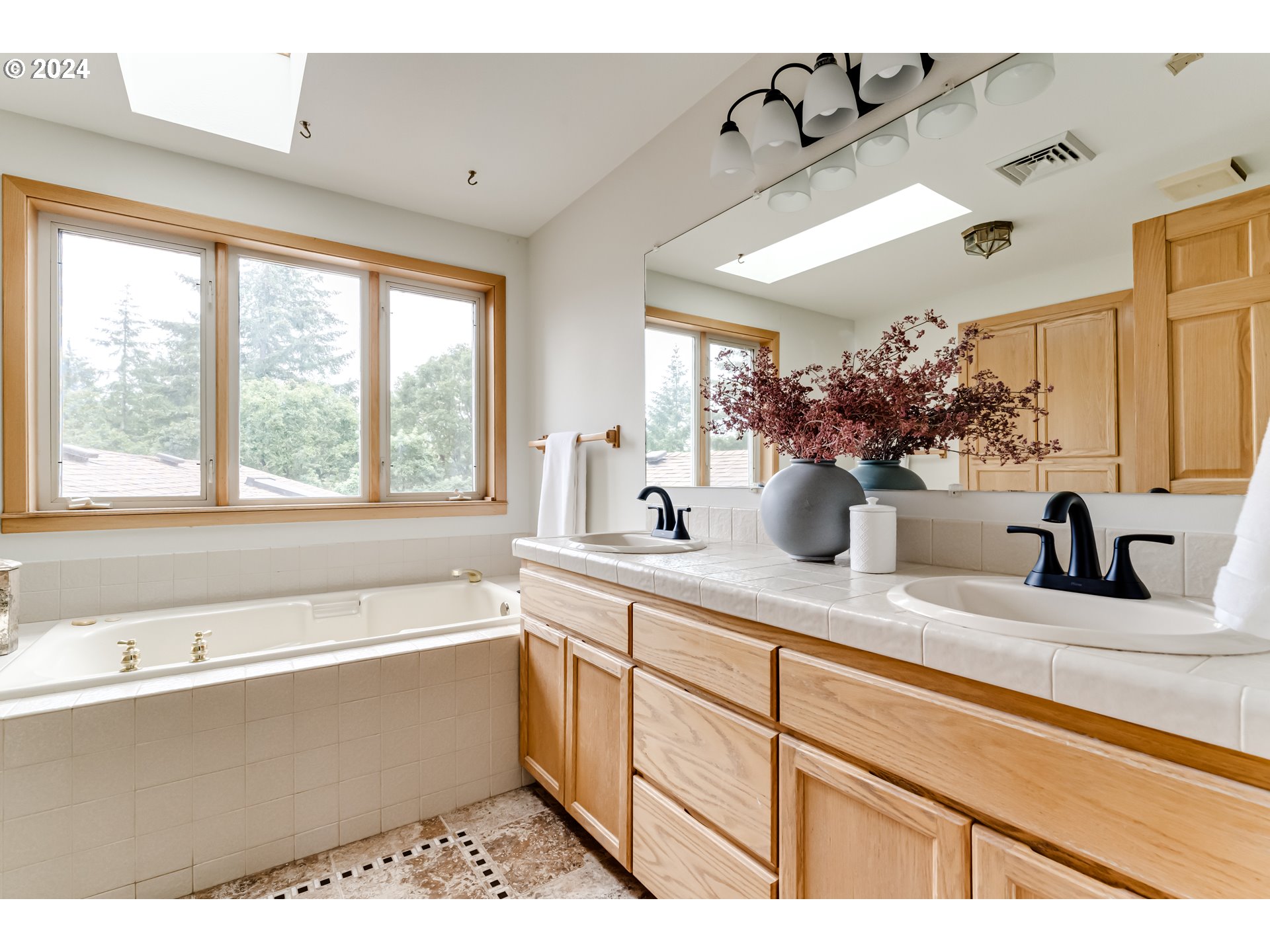 24155 Hewett Road Monroe, OR 97456 - Photo 16 of 48 Gallery Image 16