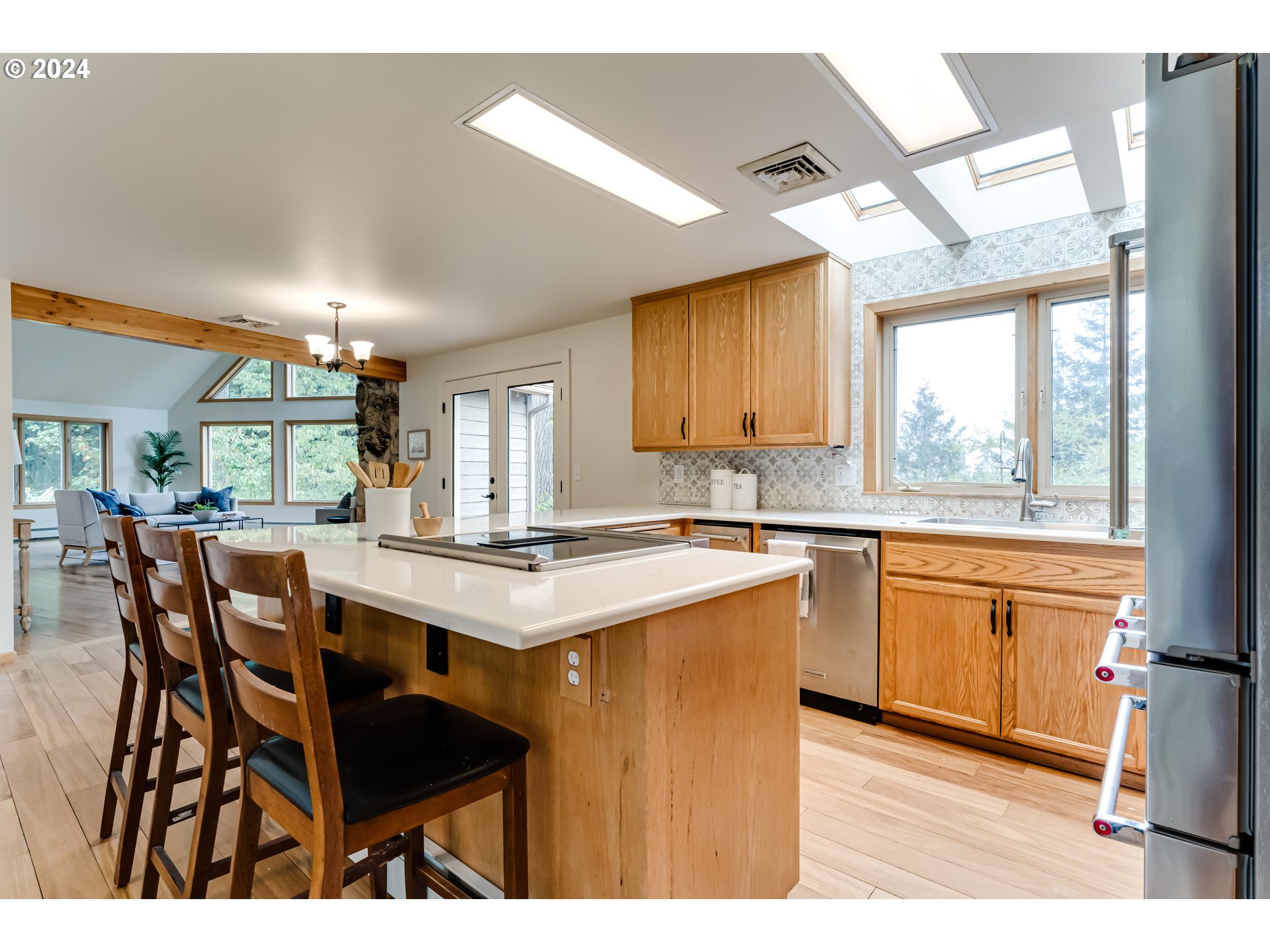 24155 Hewett Road Monroe, OR 97456 - Photo 8 of 48 Gallery Image 8