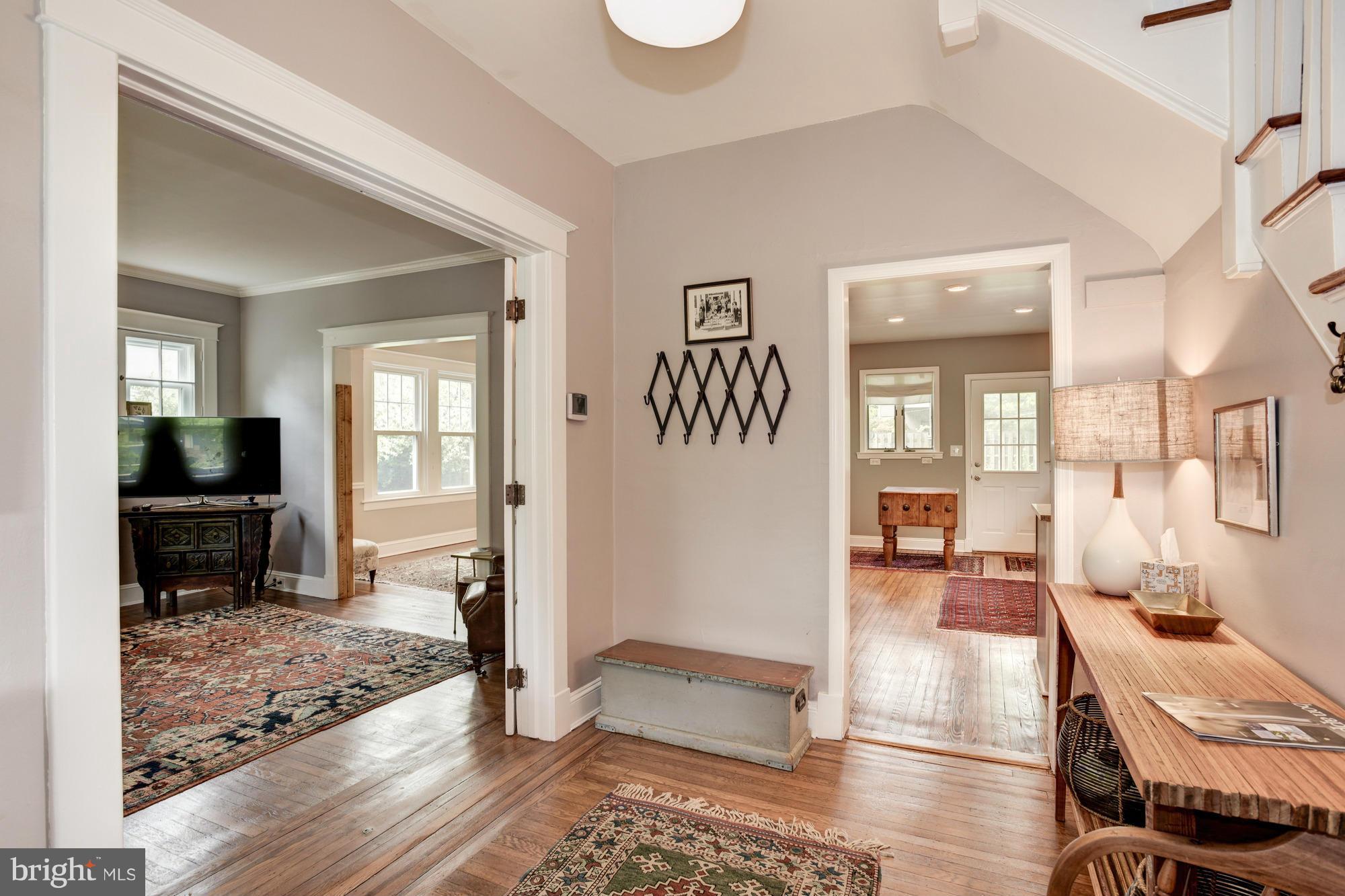 514 Anneslie Road Baltimore, MD 21212 - Photo 3 of 26 Charming entry foyer