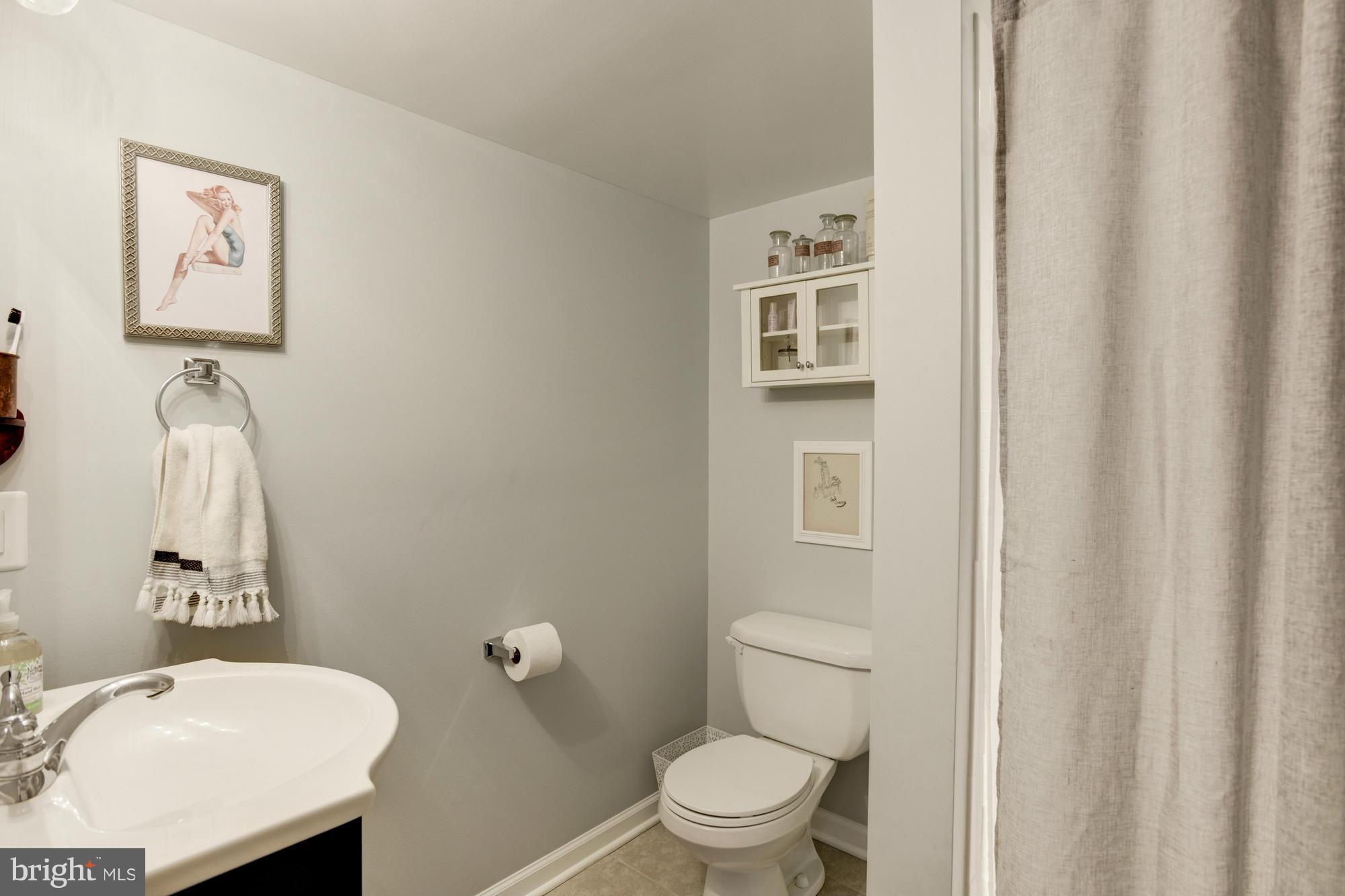 514 Anneslie Road Baltimore, MD 21212 - Photo 21 of 26 Full bath in lower level.