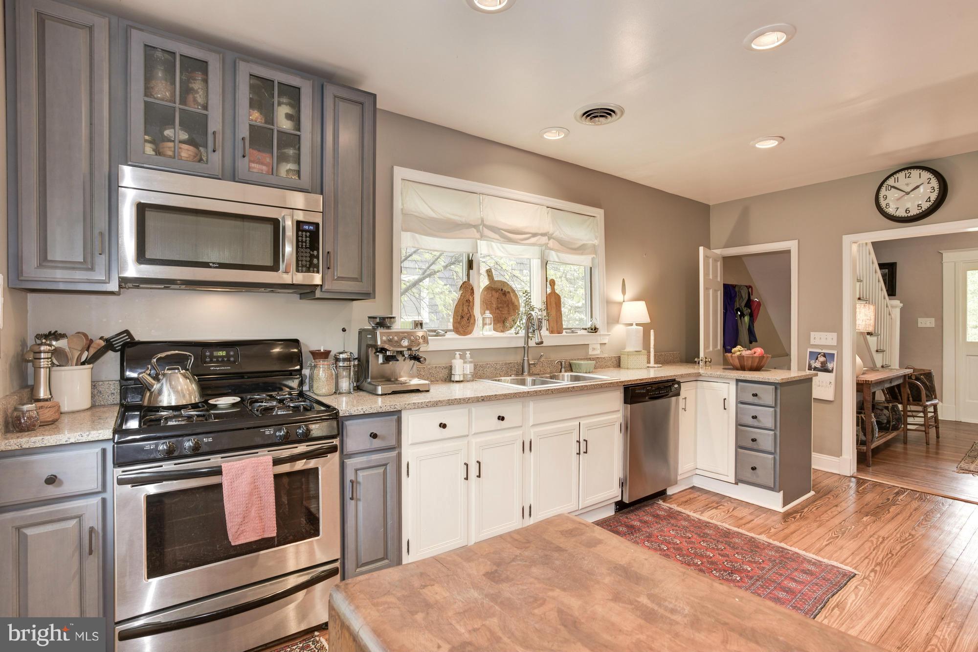 514 Anneslie Road Baltimore, MD 21212 - Photo 9 of 26 Renovated kitchen with granite, SS appl.