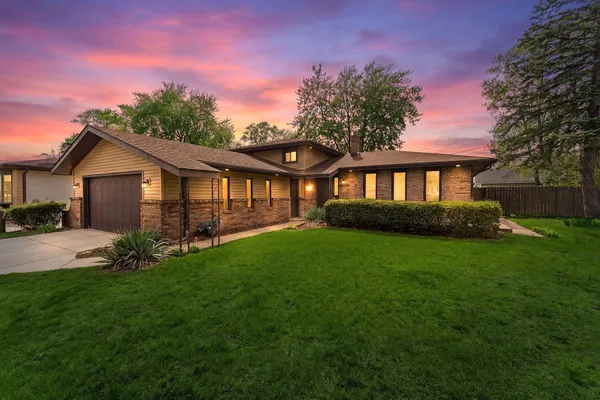 $275,000 | 1532 Woodlawn Place, Griffith, IN 46319