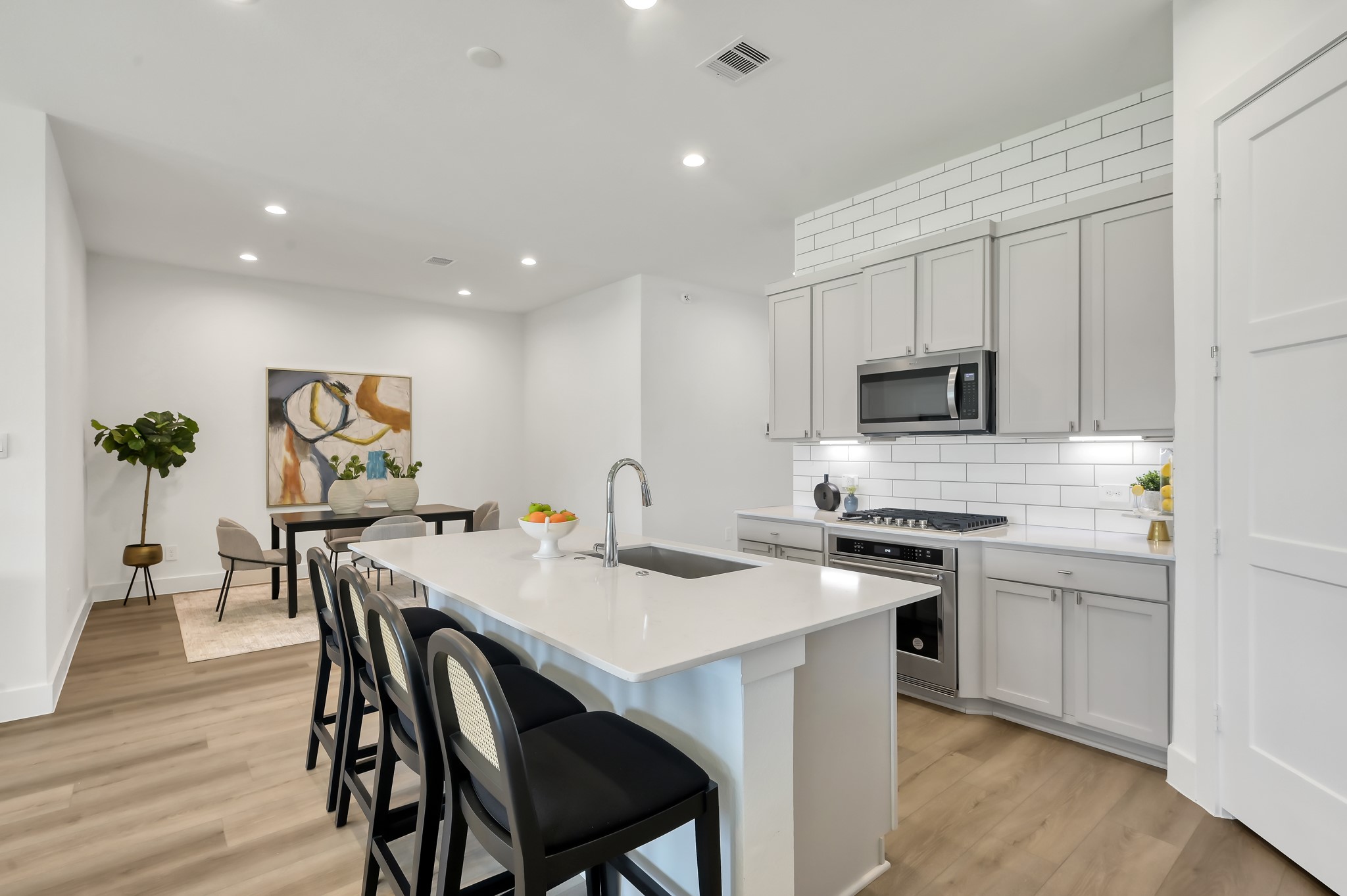 622 Paisley Harbor Conroe, TX 77304 - Photo 12 of 23 Kitchen