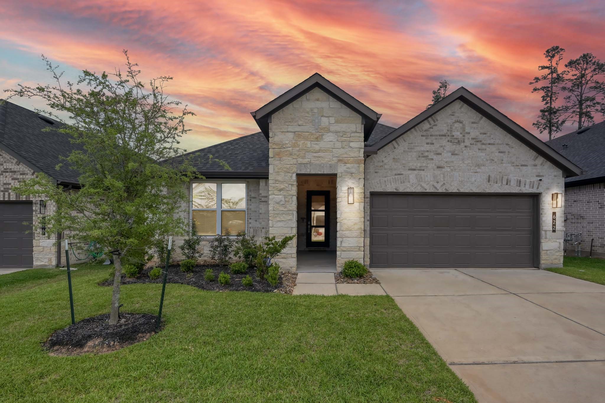 622 Paisley Harbor Conroe, TX 77304 - Photo 5 of 23 Front of home