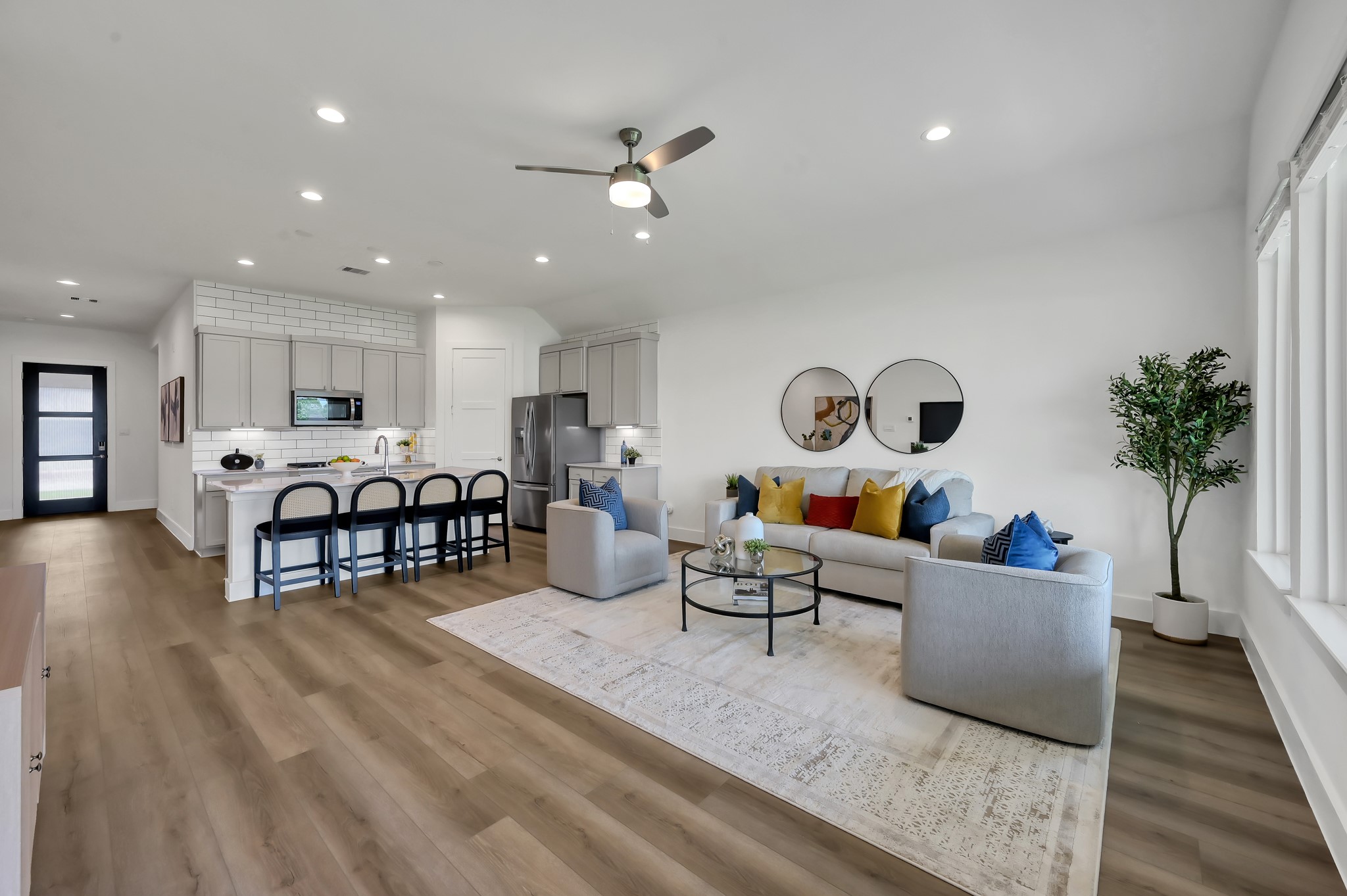 622 Paisley Harbor Conroe, TX 77304 - Photo 7 of 23 Living room with waterfront view