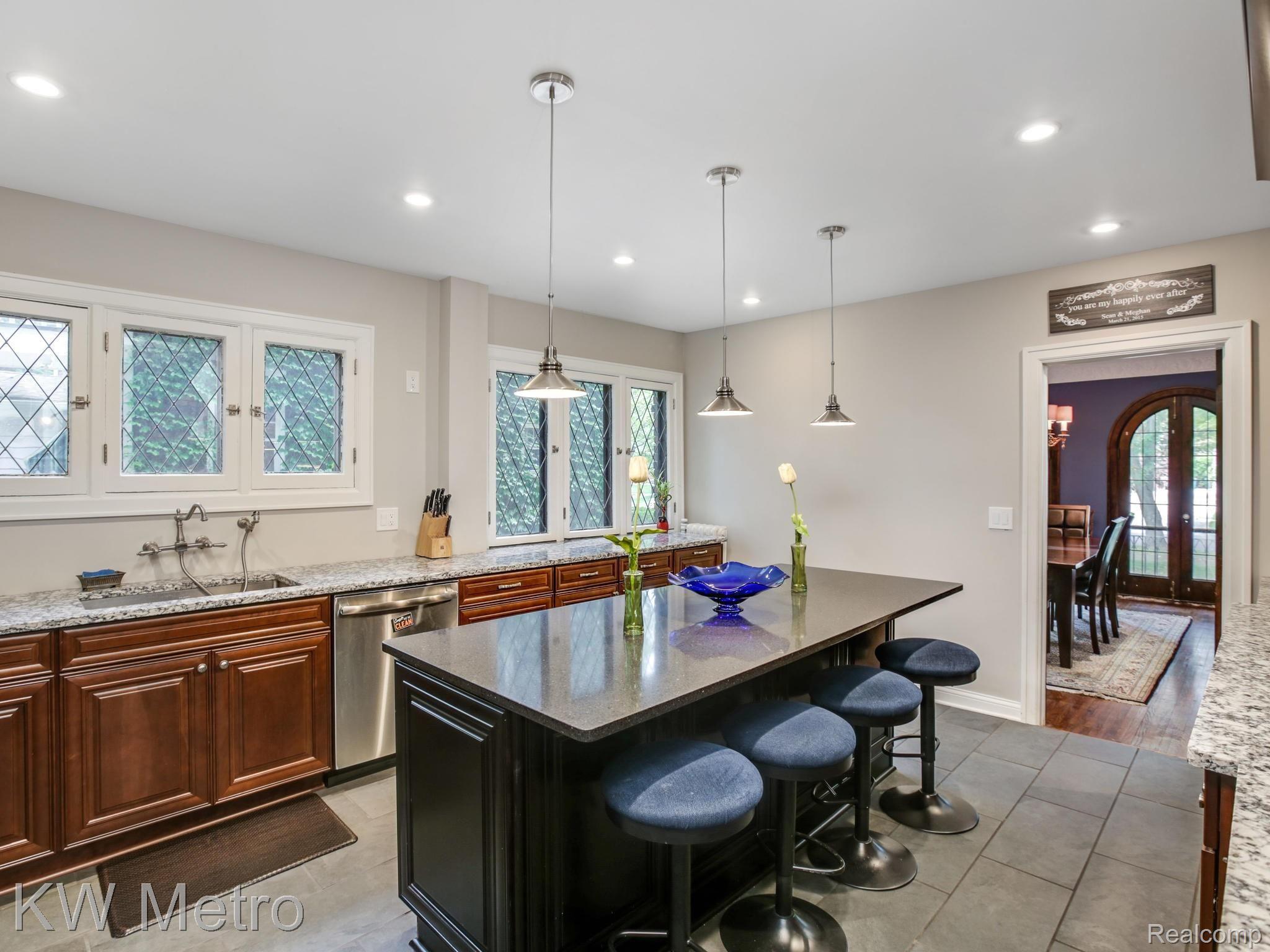 1235 Yorkshire Road Grosse Pointe, MI 48230 - Photo 10 of 51 Breakfast Island