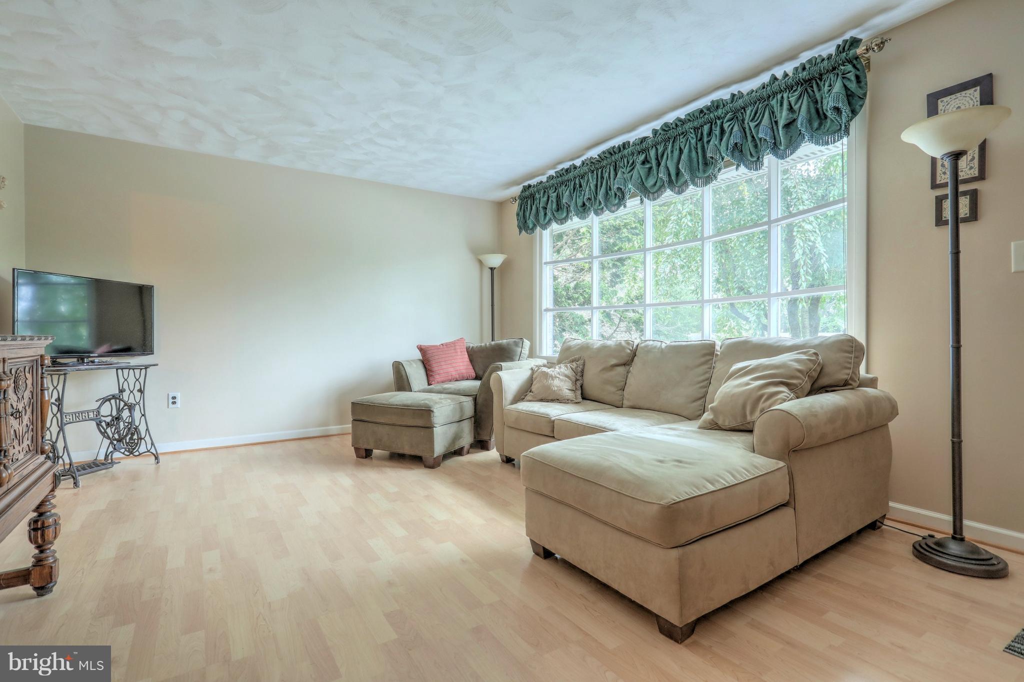 650 Norman Road York, PA 17406 - Photo 4 of 36 Lots of Natural light