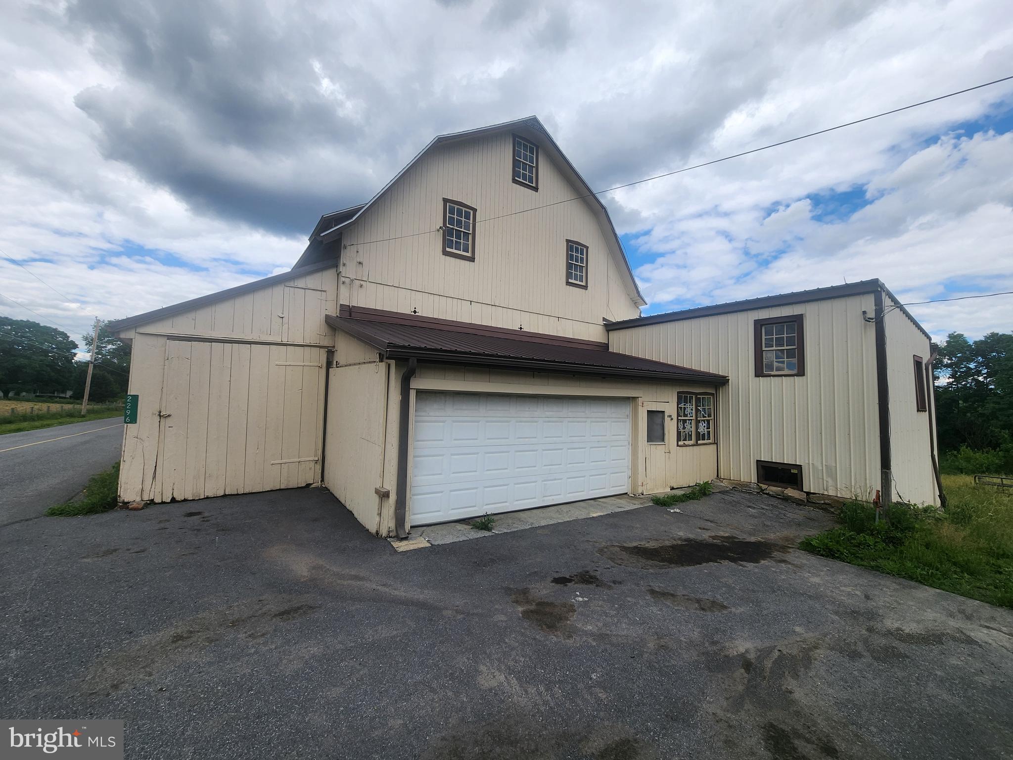 2296 Valley Road Manheim, PA 17545 - Photo 4 of 80