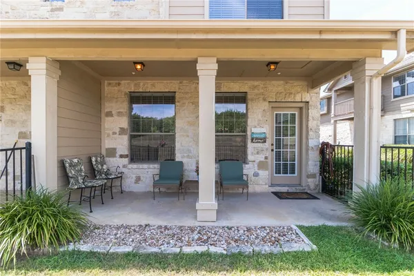 a view of outdoor space yard and porch
