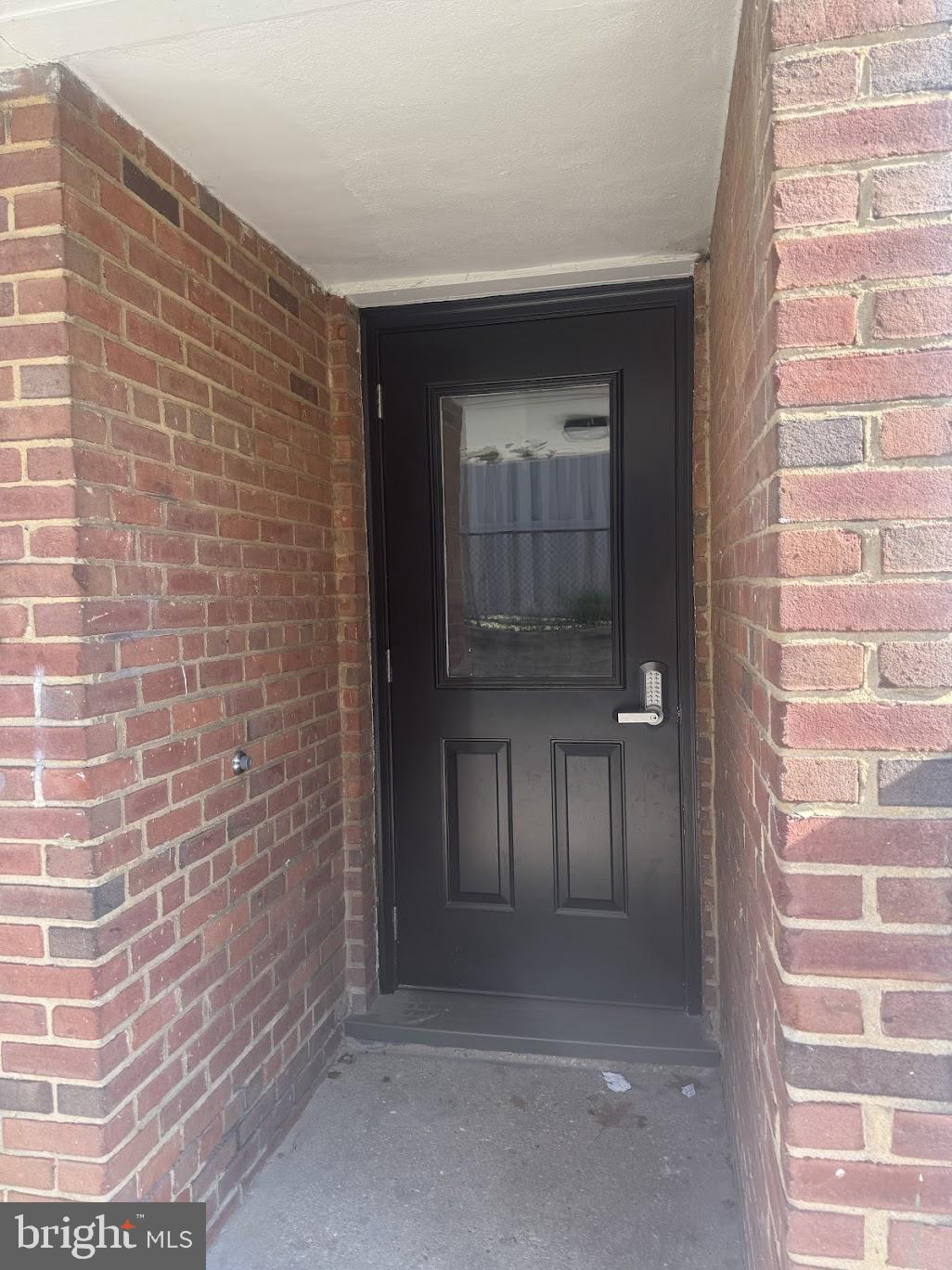 500 South Courthouse Road, Unit 6 Arlington, VA 22204 - Photo 5 of 12 Building entrance