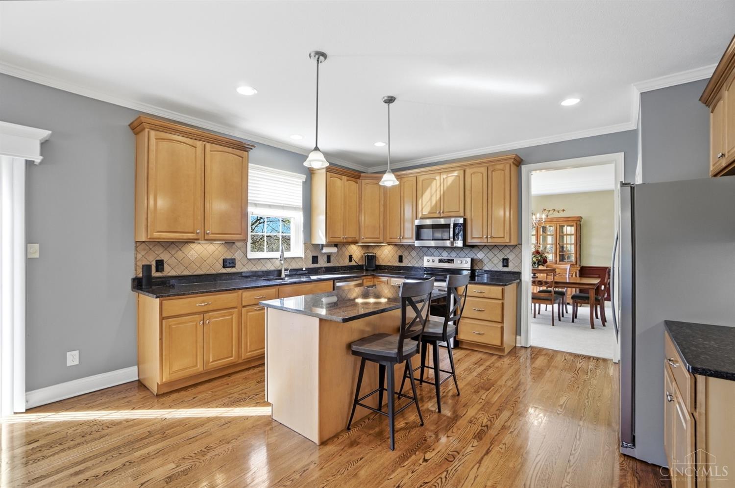 5558 Eden Ridge Drive Cincinnati, OH 45247 - Photo 8 of 40
