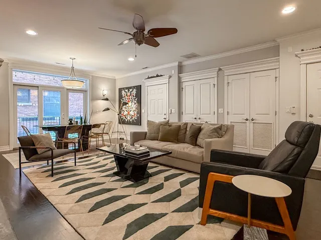 $3,200 | 927 West Agatite Avenue, Unit 2N, Chicago, IL 60640