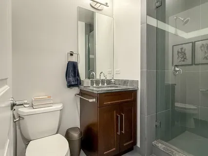 $3,200 | 927 West Agatite Avenue, Unit 2N, Chicago, IL 60640