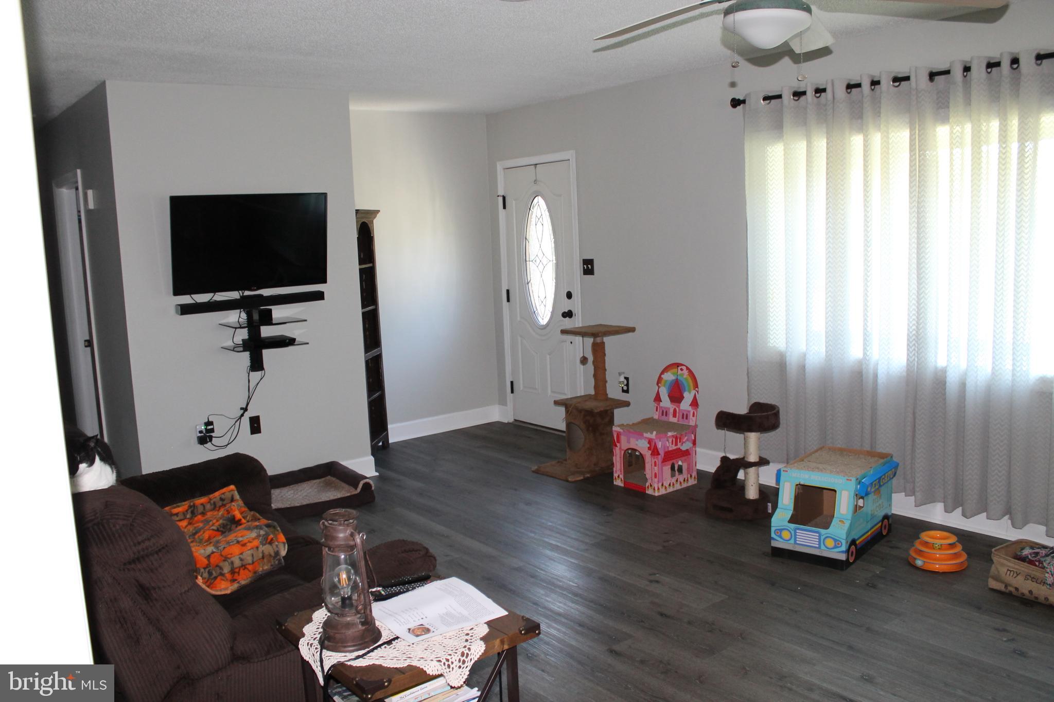 11 Upper Neck Road Elmer, NJ 08318 - Photo 6 of 6 Living Room