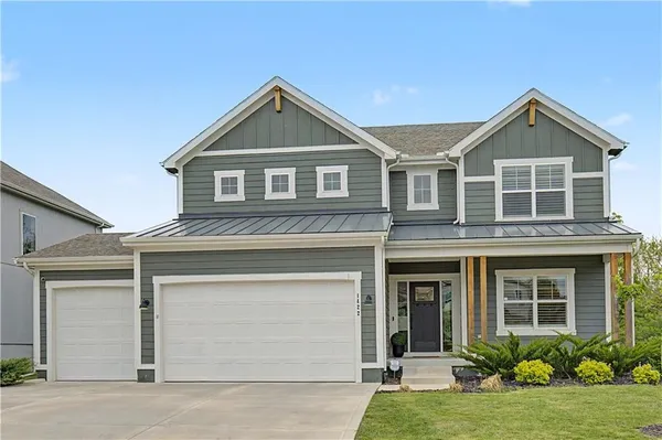 $570,000 | 1422 Southwest Georgetown Drive, Lee's Summit, MO 64082