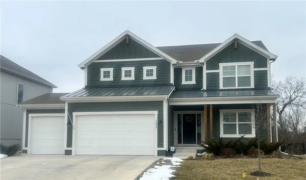 $575,000 | 1422 Southwest Georgetown Drive, Lee's Summit, MO 64082