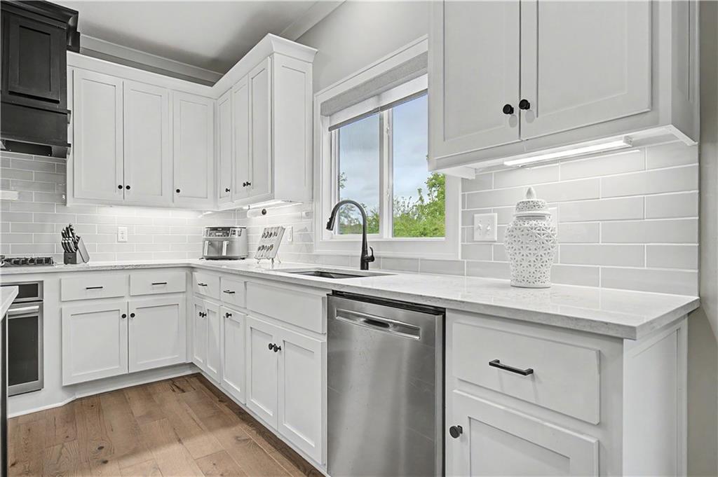 1422 Southwest Georgetown Drive Lee's Summit, MO 64082 - Photo 17 of 52