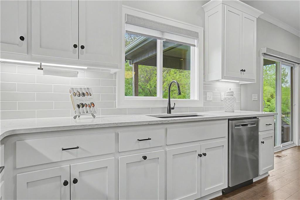 1422 Southwest Georgetown Drive Lee's Summit, MO 64082 - Photo 20 of 52