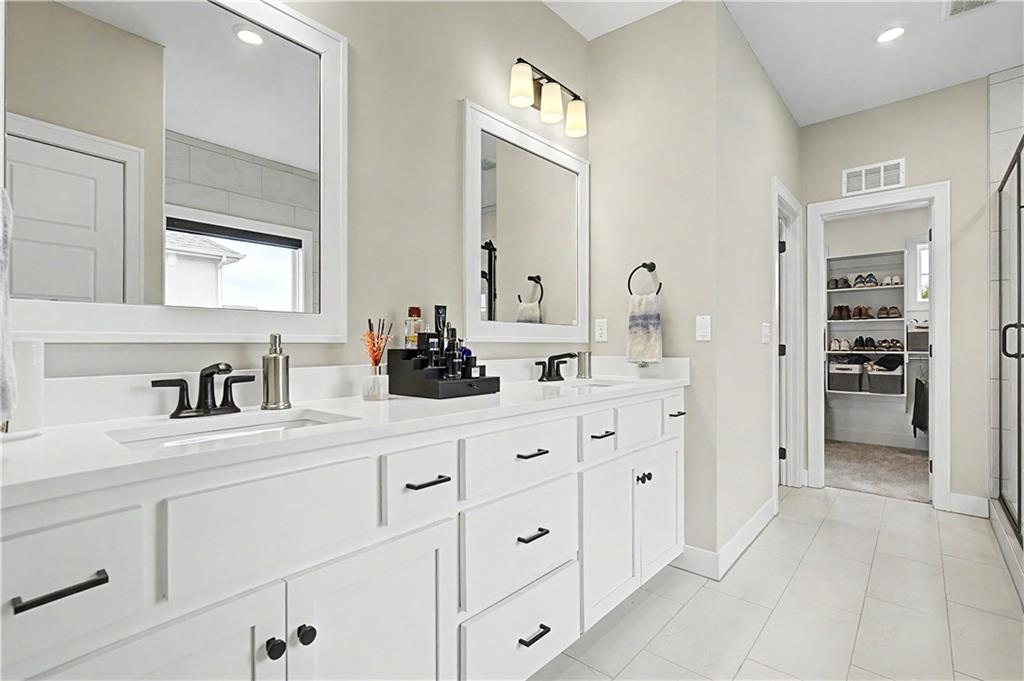 1422 Southwest Georgetown Drive Lee's Summit, MO 64082 - Photo 29 of 52