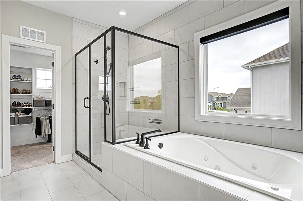 1422 Southwest Georgetown Drive Lee's Summit, MO 64082 - Photo 31 of 52