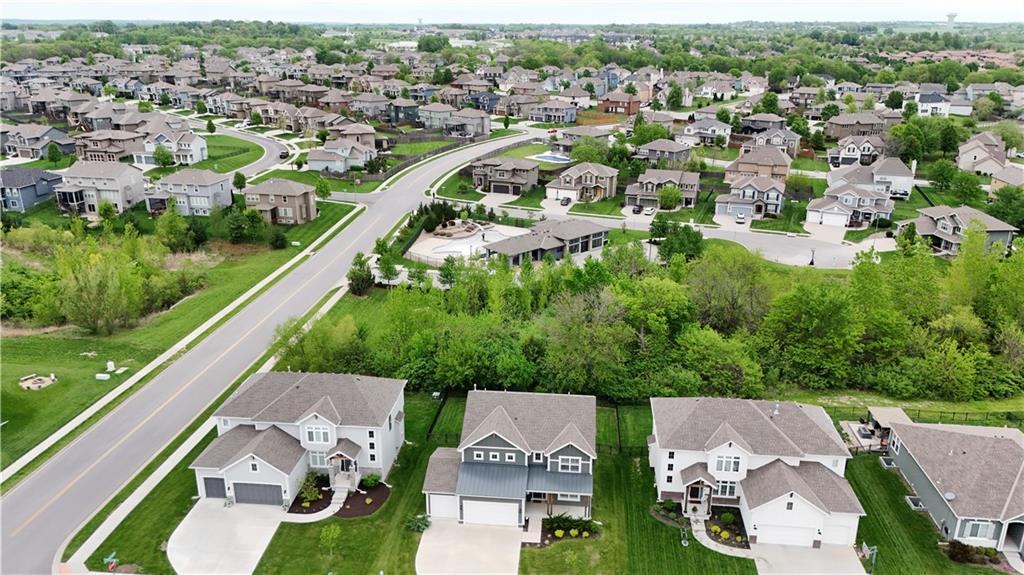 1422 Southwest Georgetown Drive Lee's Summit, MO 64082 - Photo 5 of 52