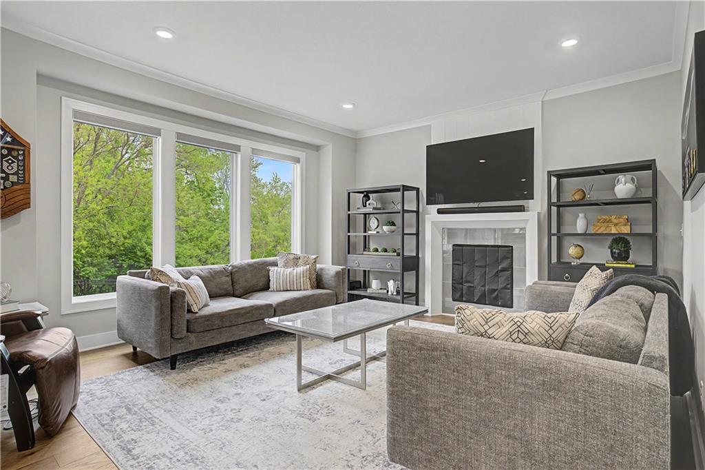 1422 Southwest Georgetown Drive Lee's Summit, MO 64082 - Photo 10 of 52