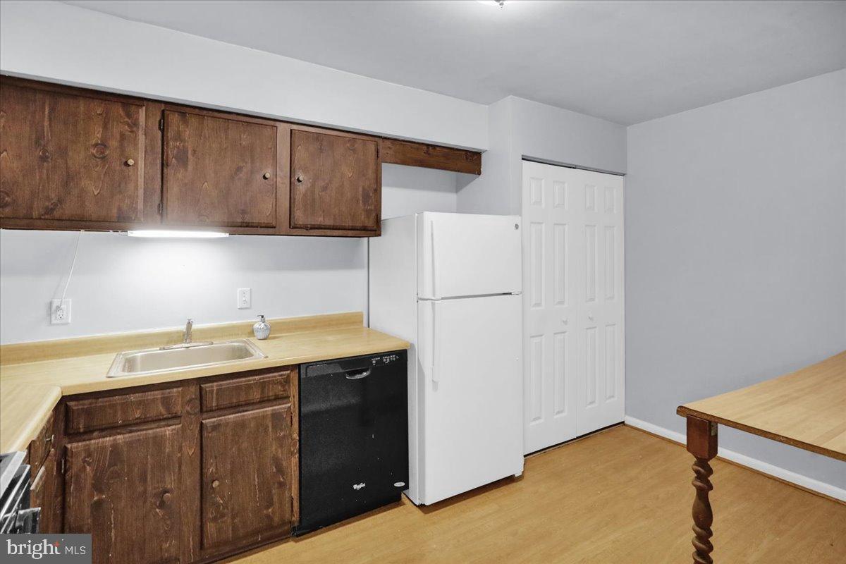 2900 State Hill Road, Unit I11 Reading, PA 19610 - Photo 12 of 22 Kitchen is open to the dining area
