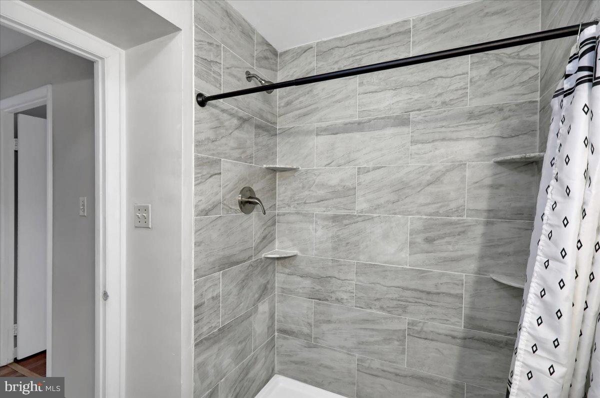 2900 State Hill Road, Unit I11 Reading, PA 19610 - Photo 16 of 20 Sleek modern bathroom with elegant finishes