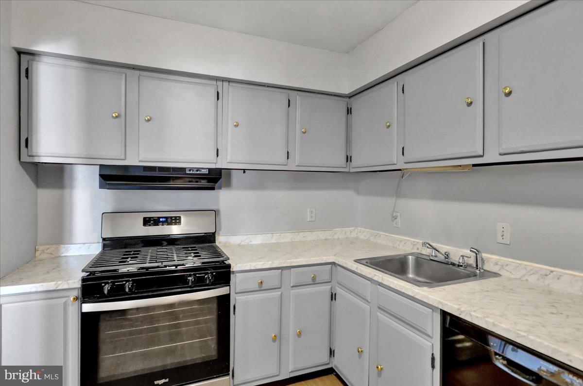 2900 State Hill Road, Unit I11 Reading, PA 19610 - Photo 4 of 20 Plenty of Cabinets