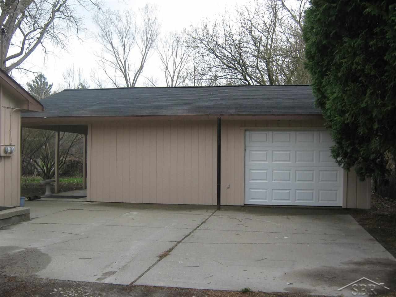 4370-72 King Road Saginaw, MI 48601 - Photo 2 of 9