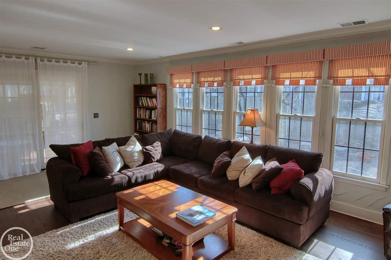 1033 Bishop Road Grosse Pointe Park, MI 48230 - Photo 13 of 37