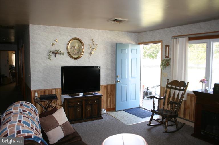 503 Bush Chapel Road Aberdeen, MD 21001 - Photo 13 of 22 Living Room