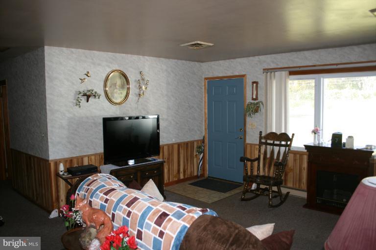 503 Bush Chapel Road Aberdeen, MD 21001 - Photo 20 of 22 Living Room