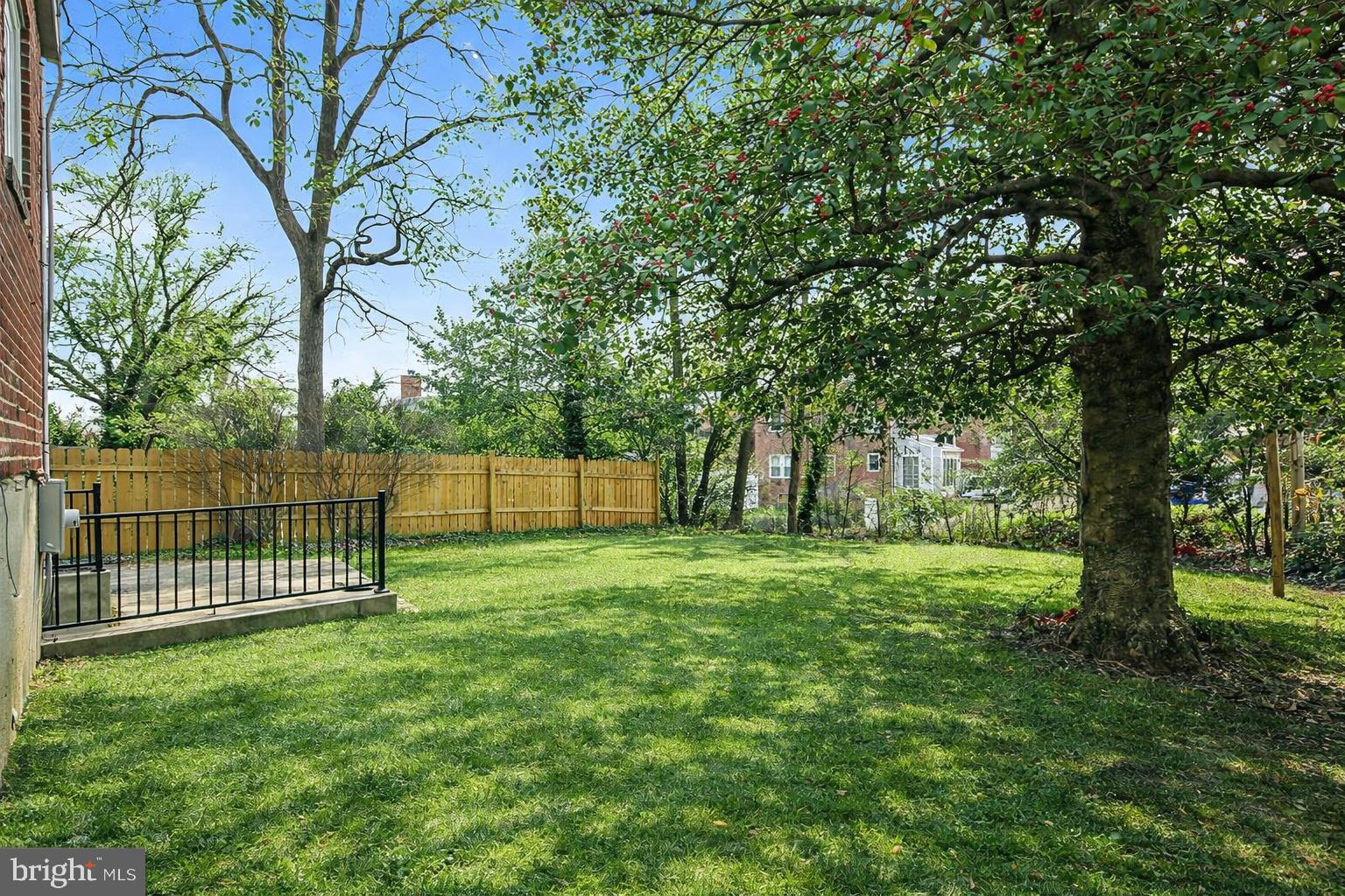 402 Westgate Road Baltimore, MD 21229 - Photo 2 of 37 a view of a garden with a tree