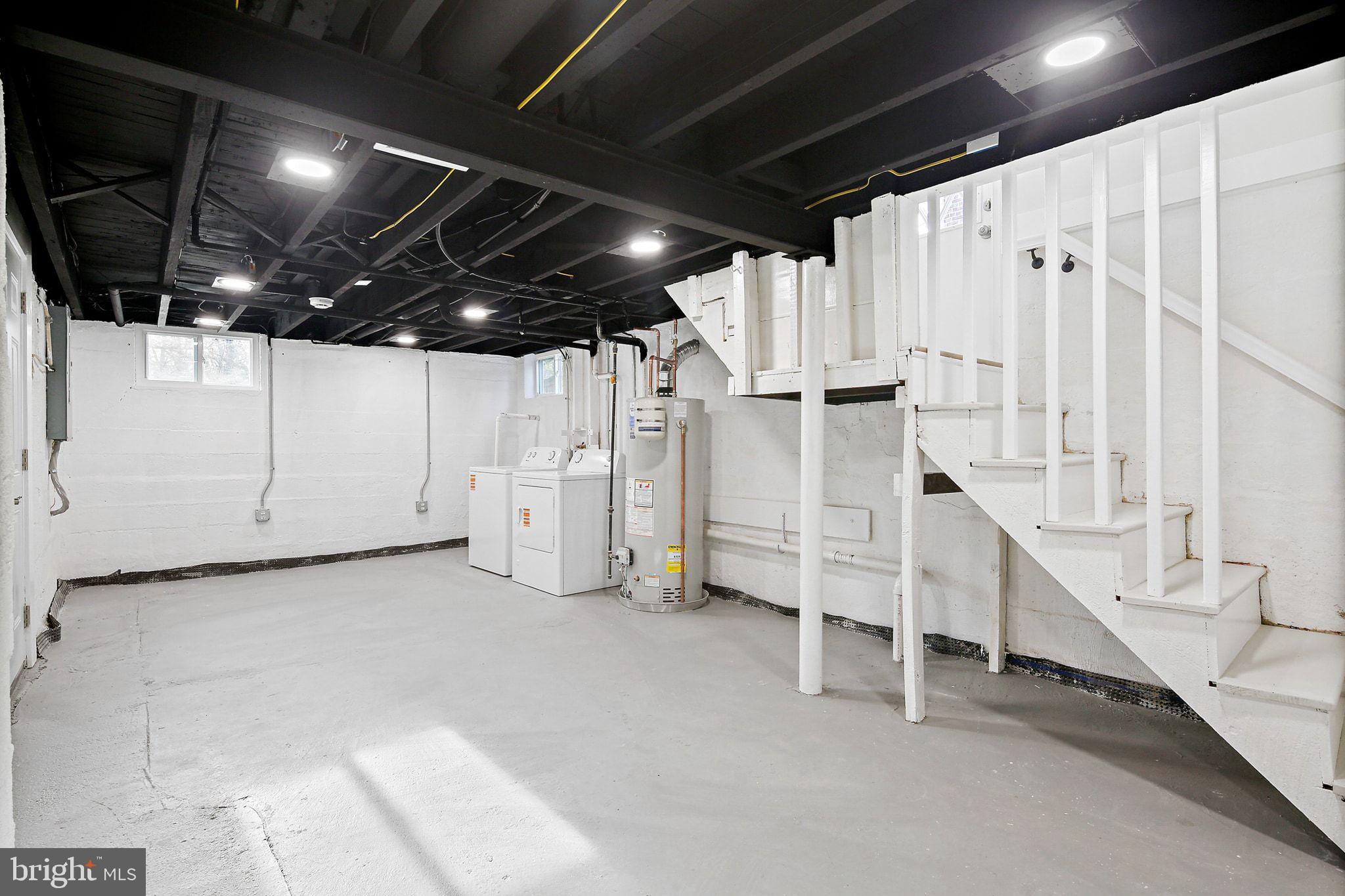 402 Westgate Road Baltimore, MD 21229 - Photo 27 of 37 a view of an empty room with white walls