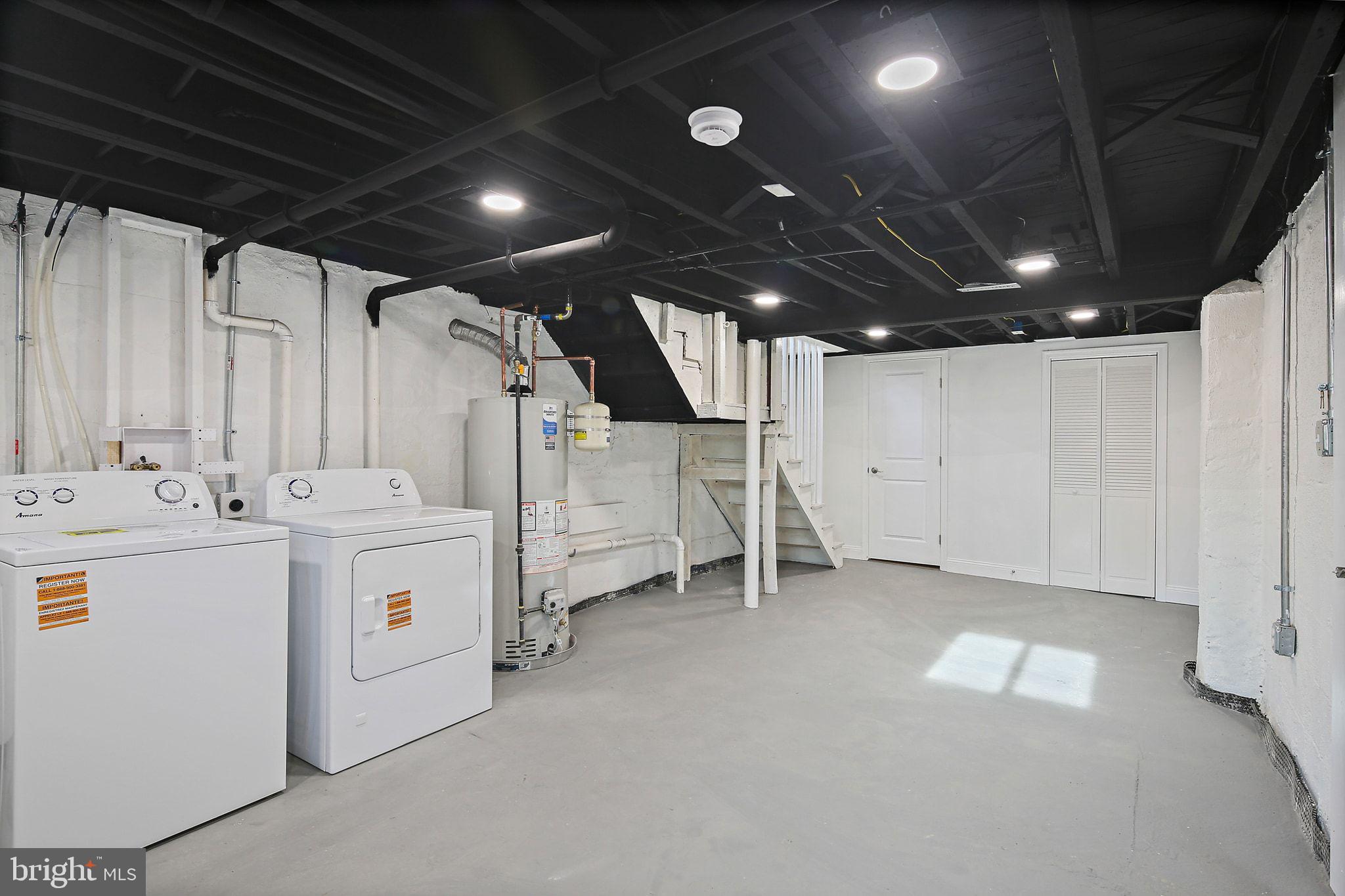 402 Westgate Road Baltimore, MD 21229 - Photo 28 of 37 a utility room with dryer and washer