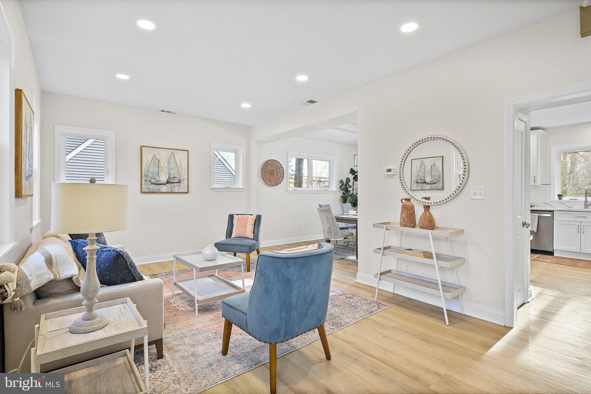 402 Westgate Road Baltimore, MD 21229 - Photo 6 of 37 a living room with furniture a rug and a window